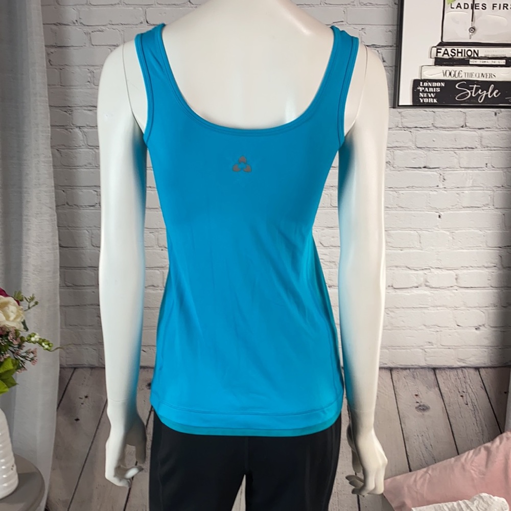 Reebok Blue Activewear Tank Top Size: XS - Picture 6 of 17